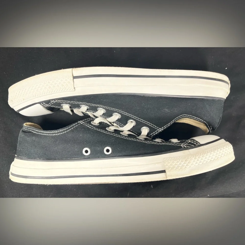 Converse Low Tops Shoes - Black & White - Women’s Size 10 & Men’s Size 8 - Picture 6 of 10